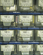   Box mit Widerständen für den Bau elektronischer Schaltungen Sammlung NwT Foto von A. Schäfer